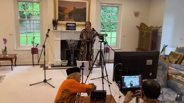 armand maulana lebaran di Inggris YouTube armand maulana lebaran di Inggris YouTube