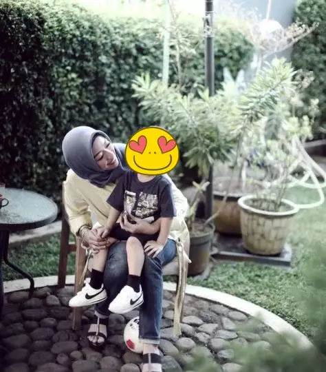 potret aurelie beata istri rionaldo Berbagai sumber