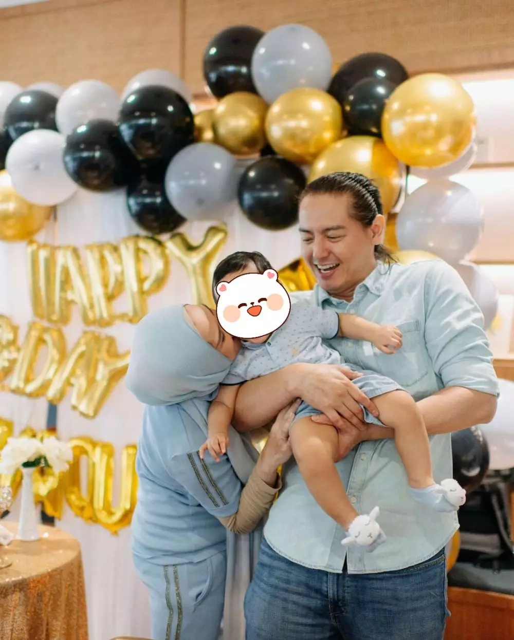 Momen ulang tahun Roger Danuarta © 2021 brilio.net Momen ulang tahun Roger Danuarta © 2021 brilio.net