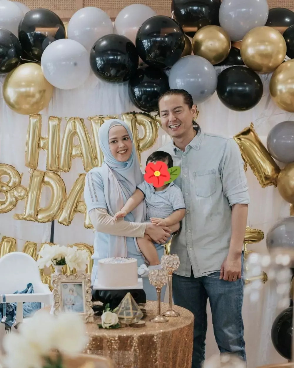 Momen ulang tahun Roger Danuarta © 2021 brilio.net Momen ulang tahun Roger Danuarta © 2021 brilio.net