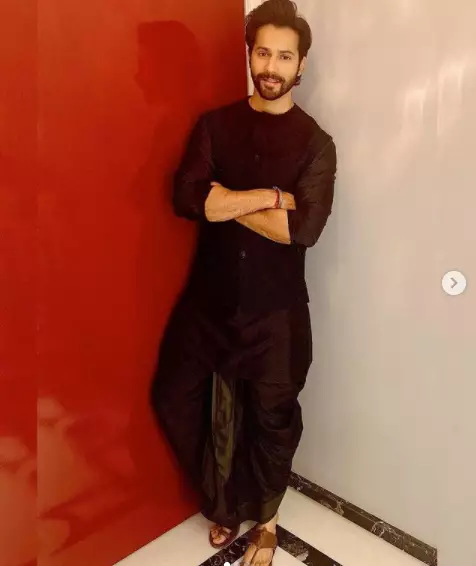 aktor Bollywood kenakan kurta © 2021 brilio.net