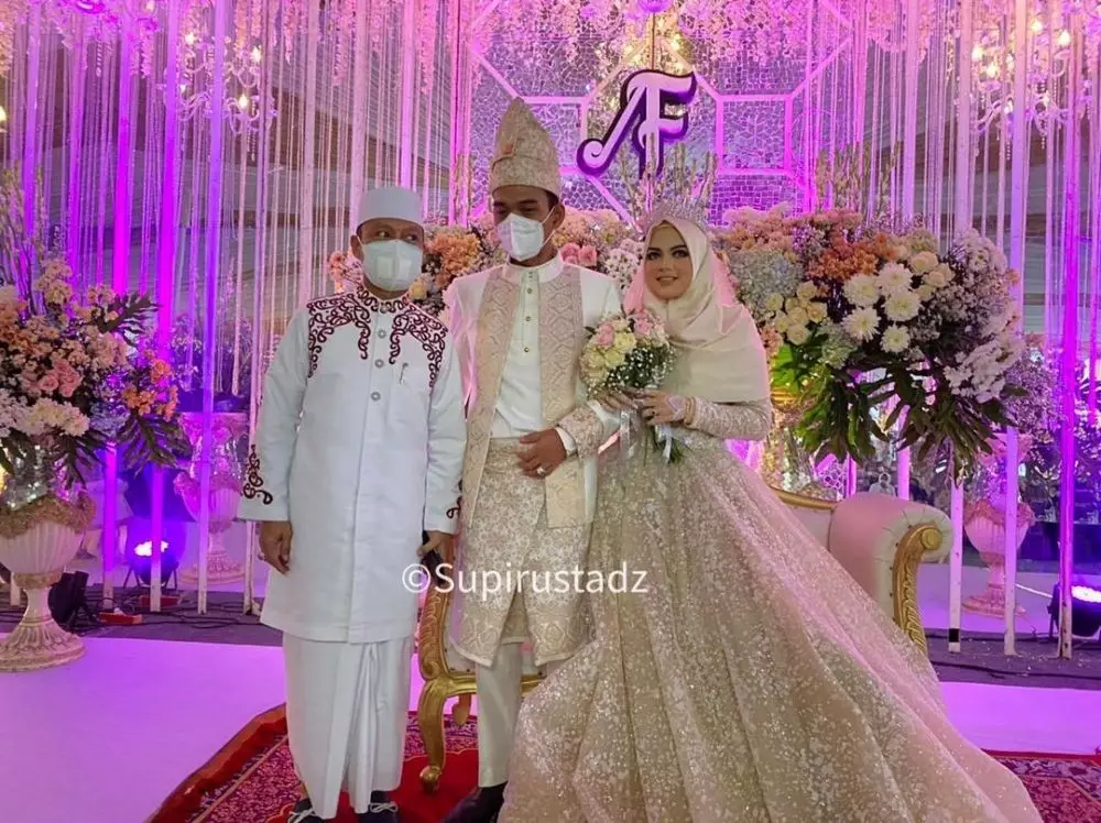 momen resepsi UAS dan Fatimah © 2021 brilio.net momen resepsi UAS dan Fatimah © 2021 brilio.net