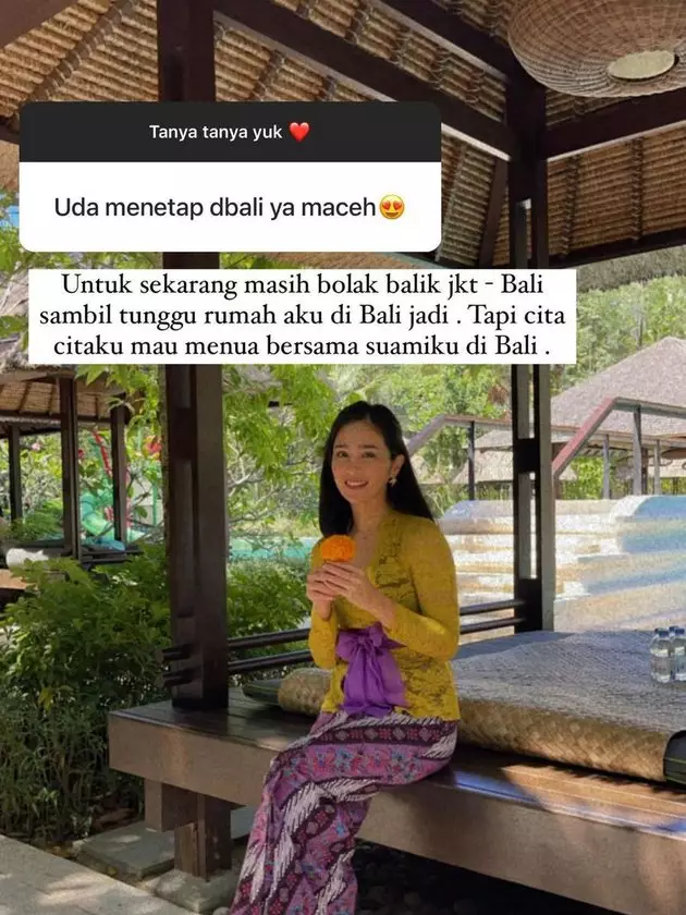 pesona bunga zainal dengan kebaya bali © instagram