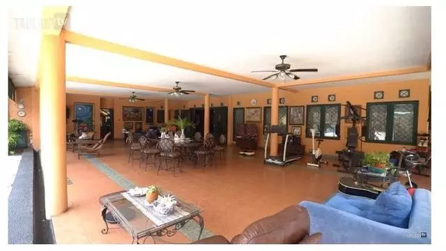 Potret rumah Ikang Fawzi © YouTube/Taulany Tv Potret rumah Ikang Fawzi © YouTube/Taulany Tv