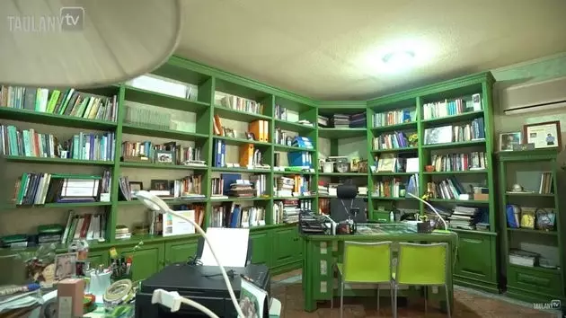 Potret rumah Ikang Fawzi © YouTube/Taulany Tv Potret rumah Ikang Fawzi © YouTube/Taulany Tv