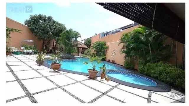 Potret rumah Ikang Fawzi © YouTube/Taulany Tv Potret rumah Ikang Fawzi © YouTube/Taulany Tv