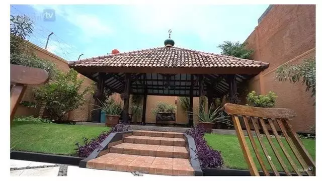 Potret rumah Ikang Fawzi © YouTube/Taulany Tv Potret rumah Ikang Fawzi © YouTube/Taulany Tv