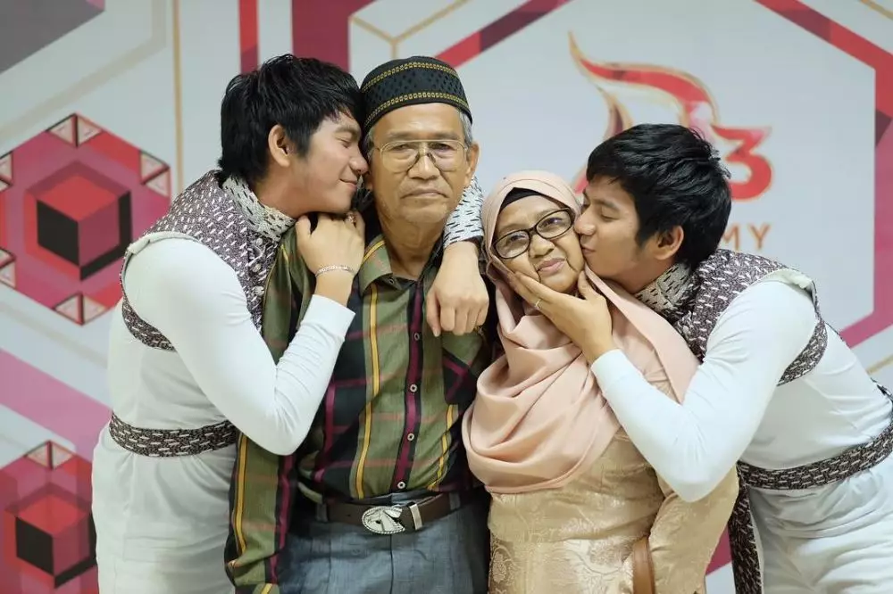 Potret kebersamaan Rizki Ridho DA dan sang ayah © 2021 brilio.net Potret kebersamaan Rizki Ridho DA dan sang ayah © 2021 brilio.net