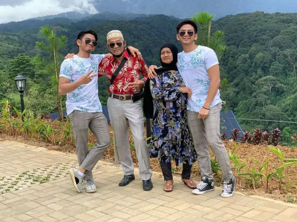 Potret kebersamaan Rizki Ridho DA dan sang ayah © 2021 brilio.net Potret kebersamaan Rizki Ridho DA dan sang ayah © 2021 brilio.net