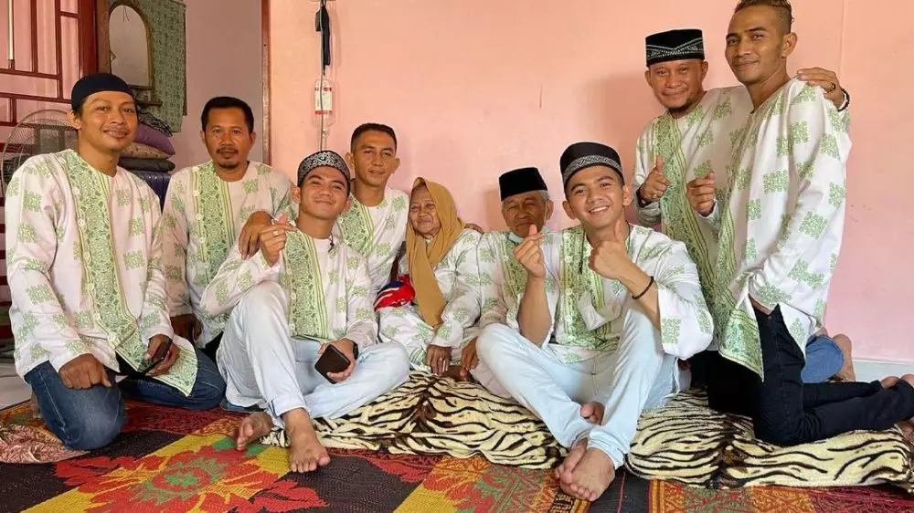 Potret kebersamaan Rizki Ridho DA dan sang ayah © 2021 brilio.net Potret kebersamaan Rizki Ridho DA dan sang ayah © 2021 brilio.net