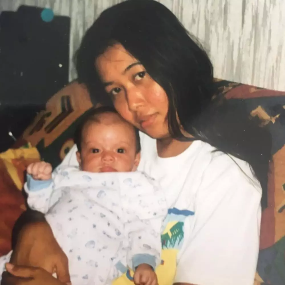 potret masa kecil pesinetron tampan dan ibu © instagram potret masa kecil pesinetron tampan dan ibu © instagram