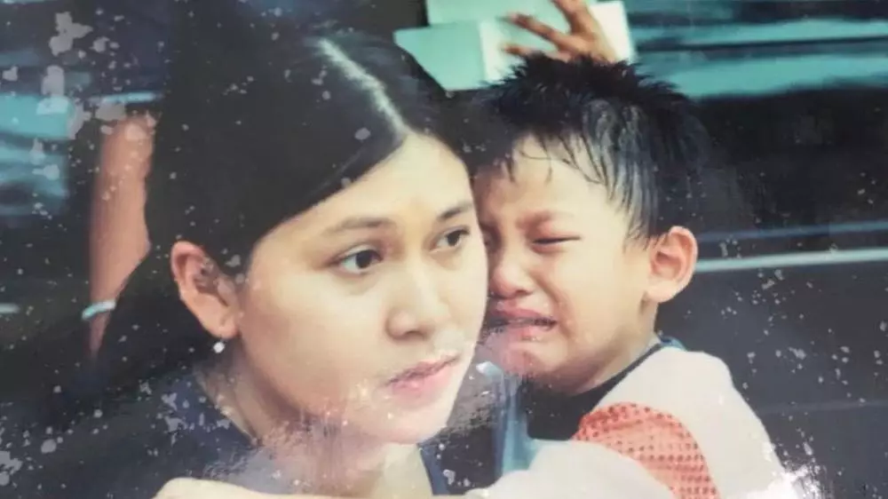 potret masa kecil pesinetron tampan dan ibu © instagram potret masa kecil pesinetron tampan dan ibu © instagram