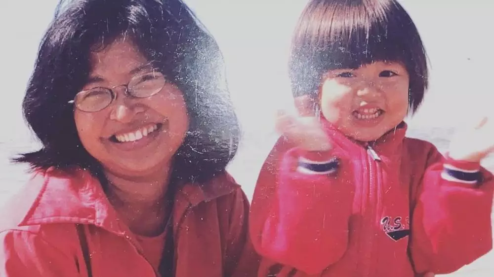 potret masa kecil pesinetron tampan dan ibu © instagram potret masa kecil pesinetron tampan dan ibu © instagram