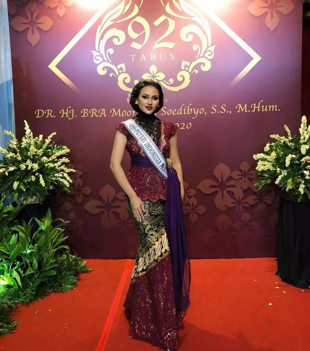 Potret 10 jebolan Puteri Indonesia kenakan kebaya Anne Avantie dari berbagai sumber