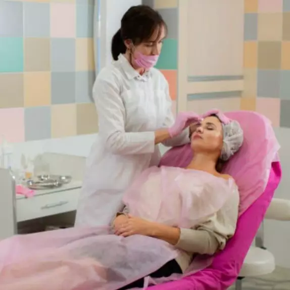 Mengenal thread lift, perawatan kecantikan yang digandrungi anak muda