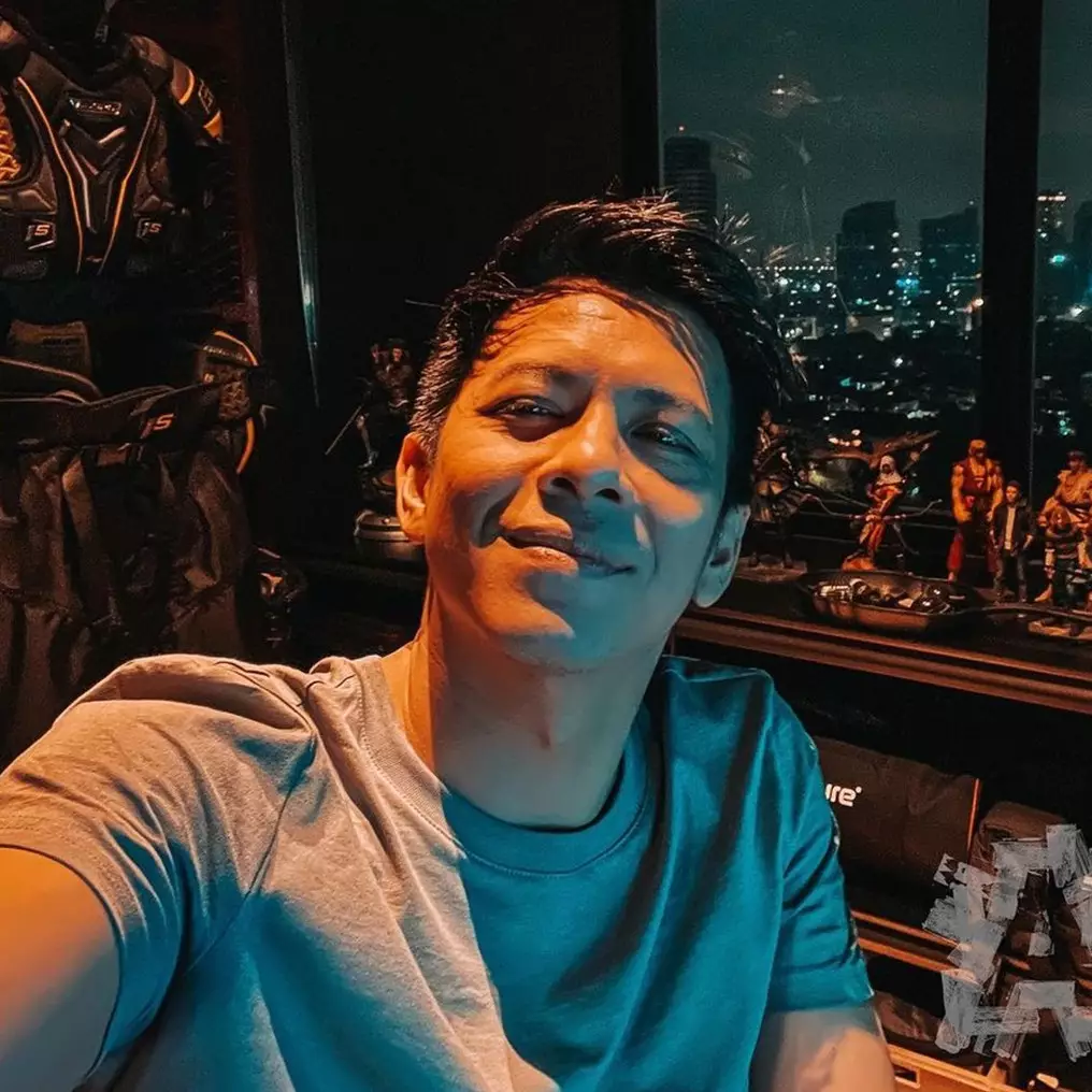 Potret lawas 10 vokalis band saat SMA, manglingi