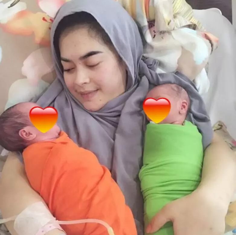 seleb usai melahirkan bayi kembar © 2021 brilio.net seleb usai melahirkan bayi kembar © 2021 brilio.net
