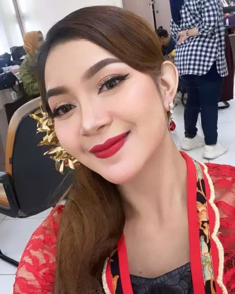 potret cantik kania permatasari Berbagai sumber