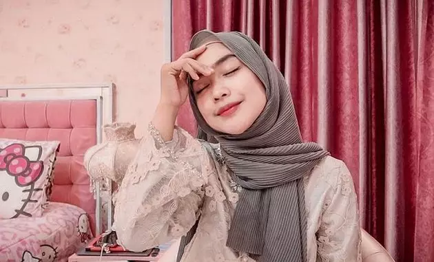 dagu ria ricis curi perhatian Berbagai sumber