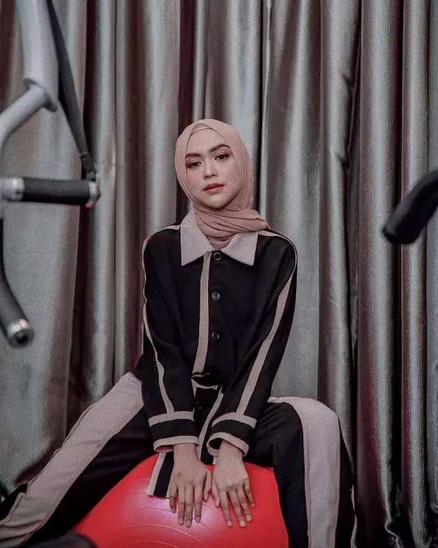 dagu ria ricis curi perhatian Berbagai sumber