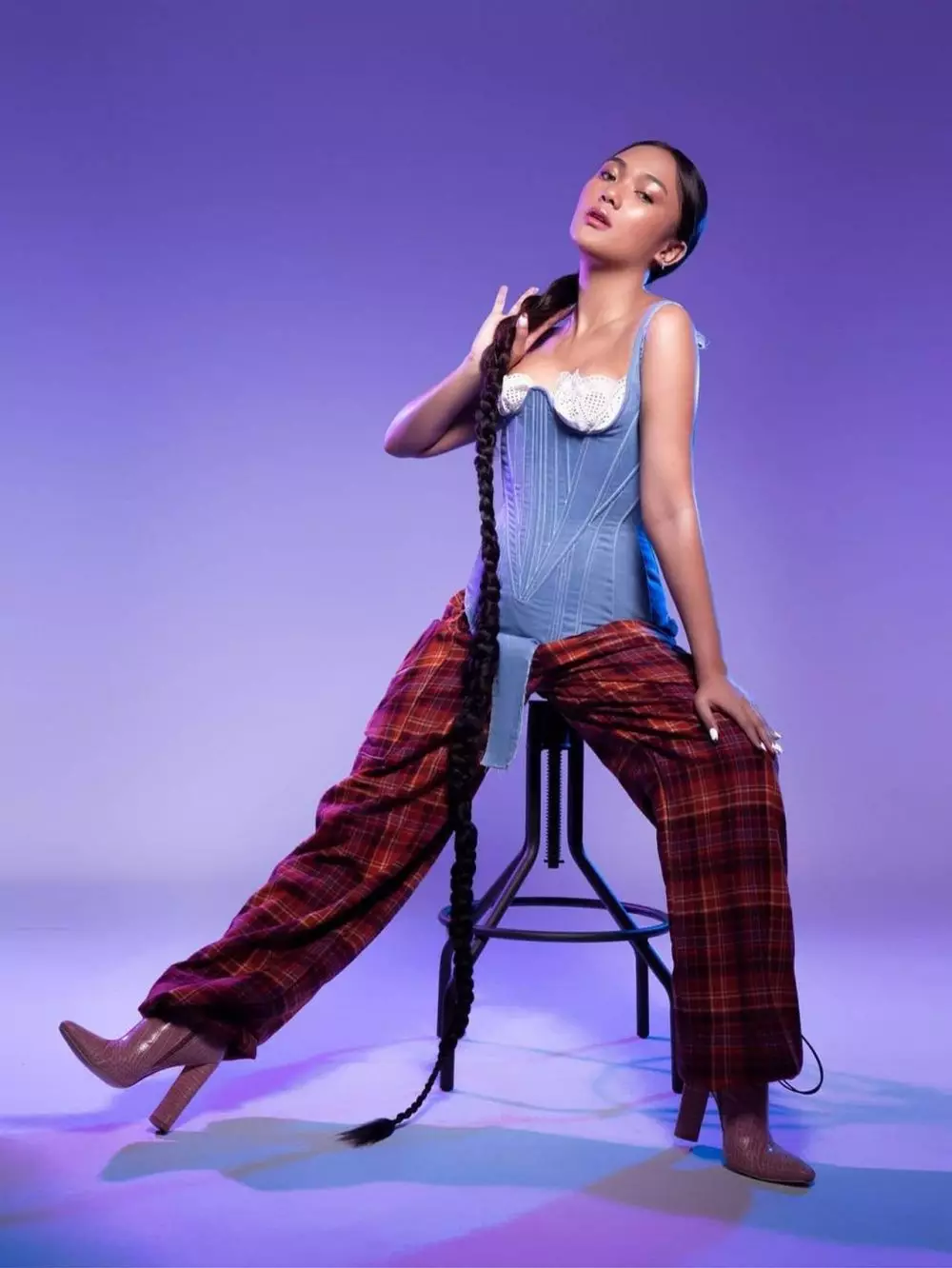 pemotretan terbaru marion jola dengan gaya rambut kepang Instagram