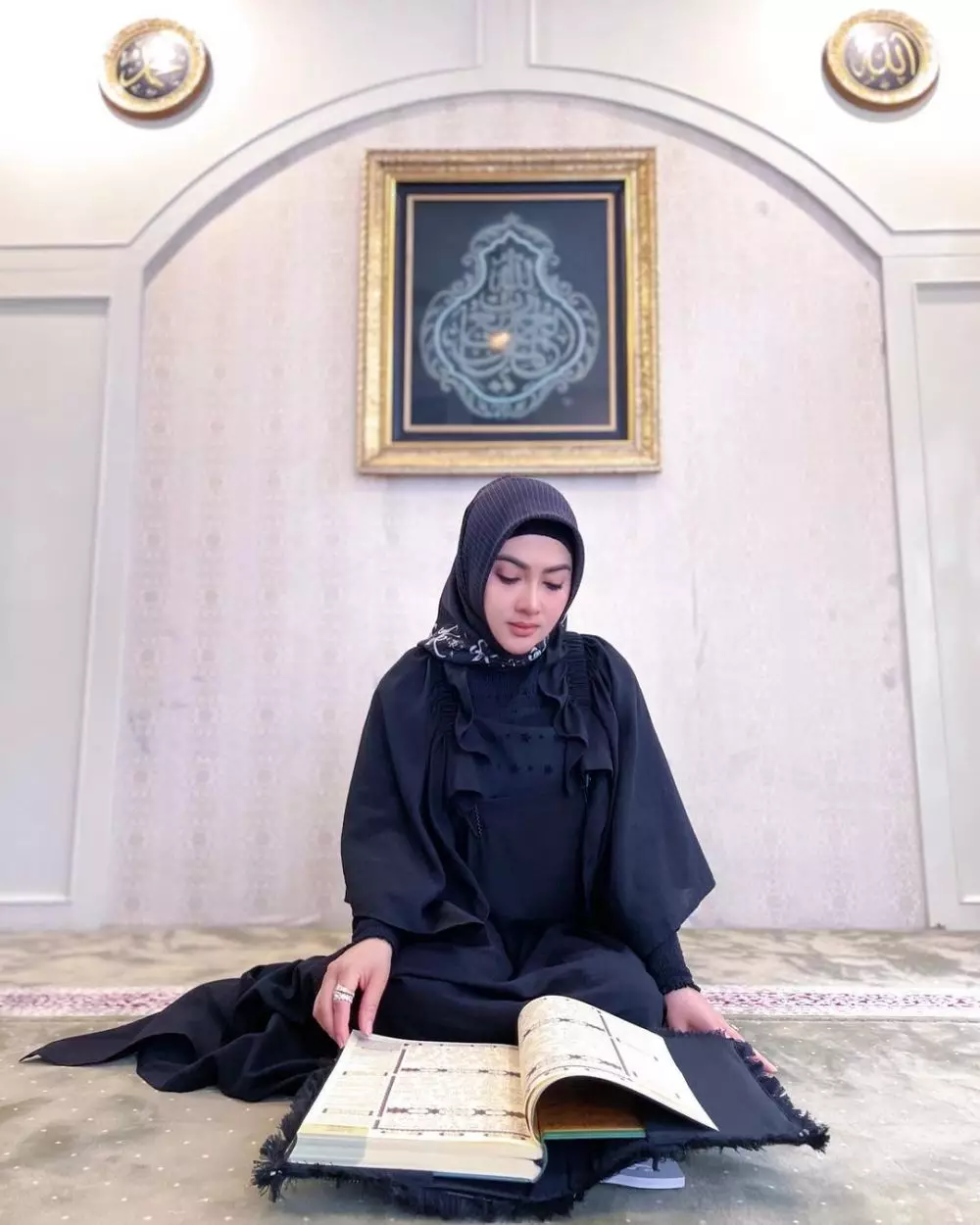 Syahrini berhijab terbaru © 2021 brilio.net Syahrini berhijab terbaru © 2021 brilio.net