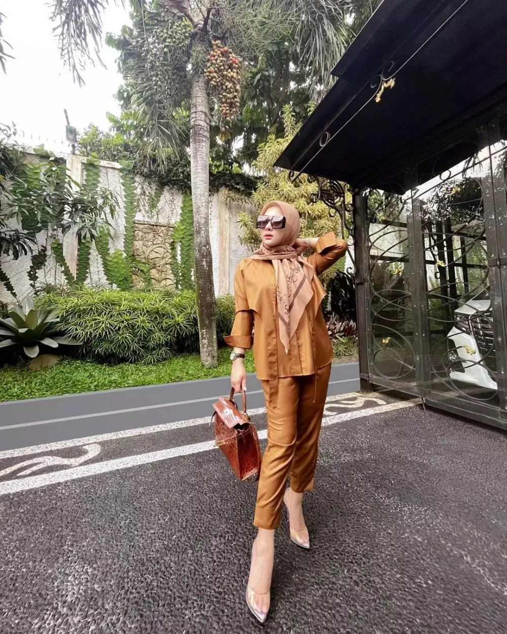 Syahrini berhijab terbaru © 2021 brilio.net Syahrini berhijab terbaru © 2021 brilio.net