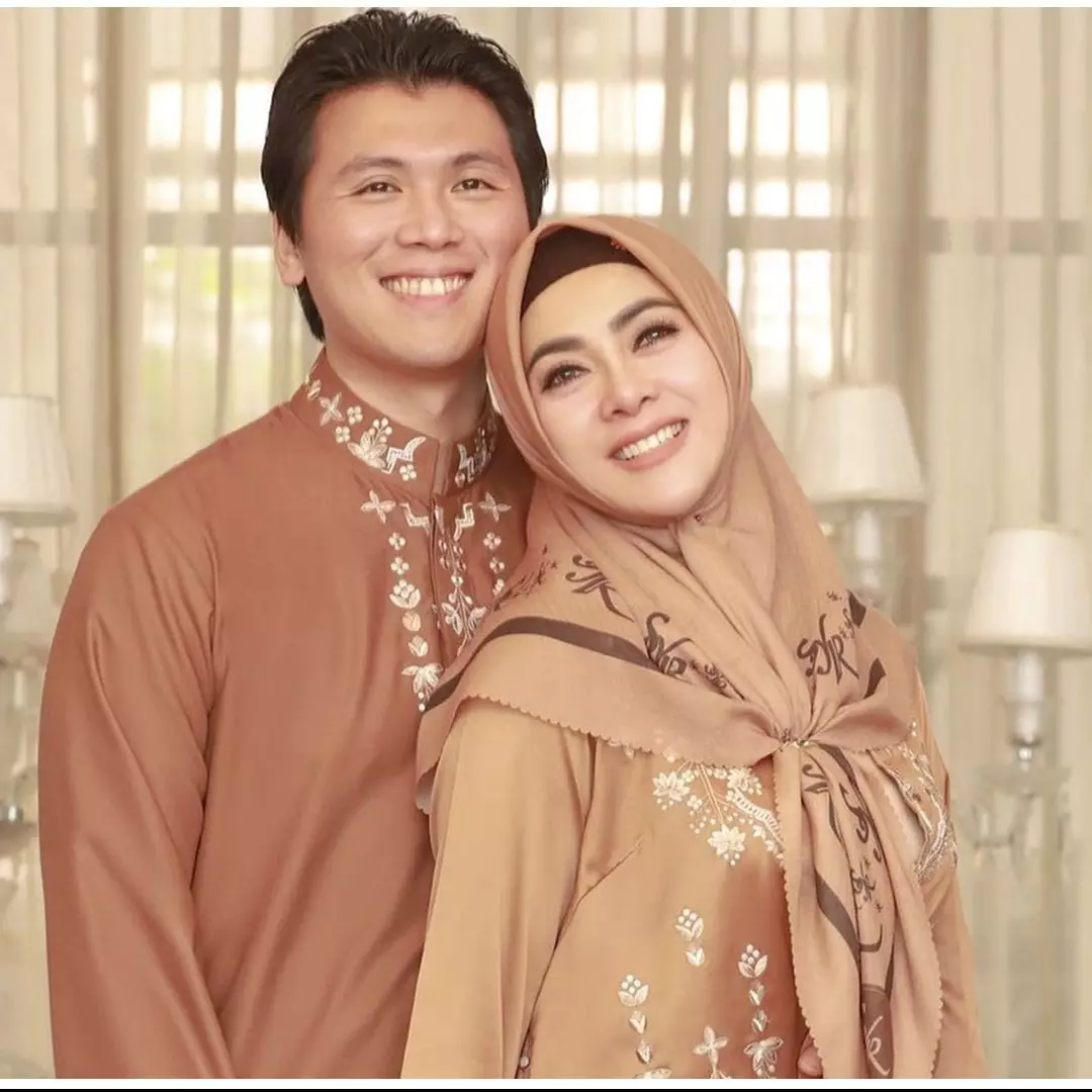 8 Potret terbaru Syahrini tampil berhijab, curi perhatian