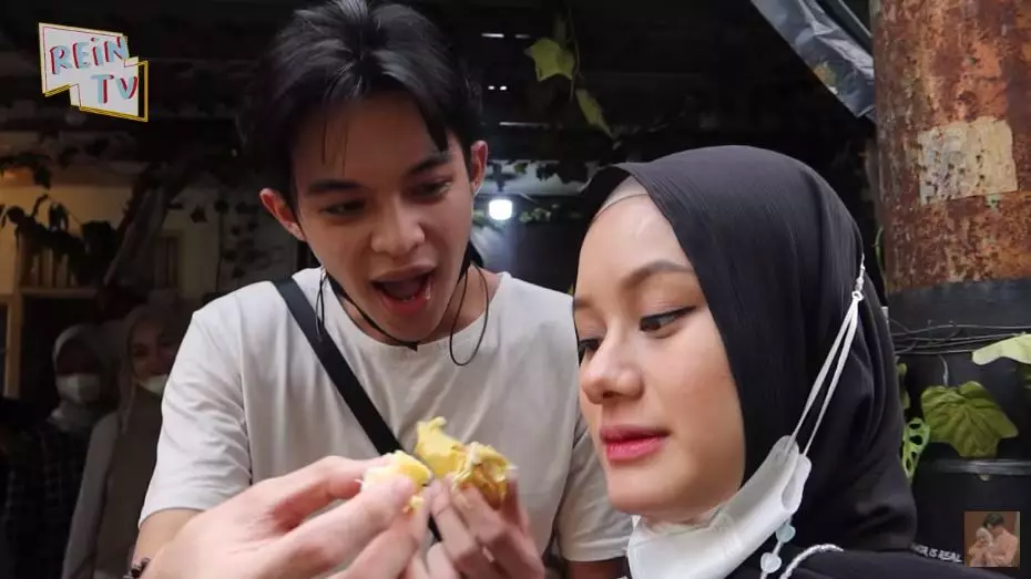 Dinda Hauw ngidam durian © YouTube Dinda Hauw ngidam durian © YouTube