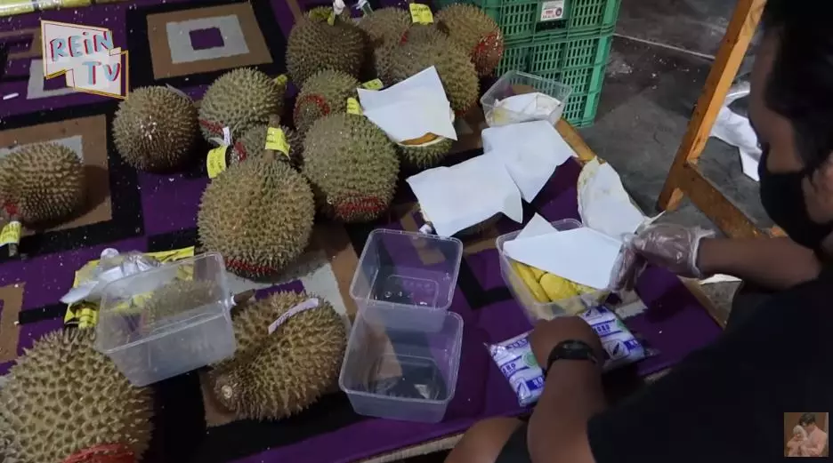 Dinda Hauw ngidam durian © YouTube Dinda Hauw ngidam durian © YouTube