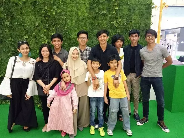 Caesar Hito dan keluarga muslim © 2021 brilio.net Instagram