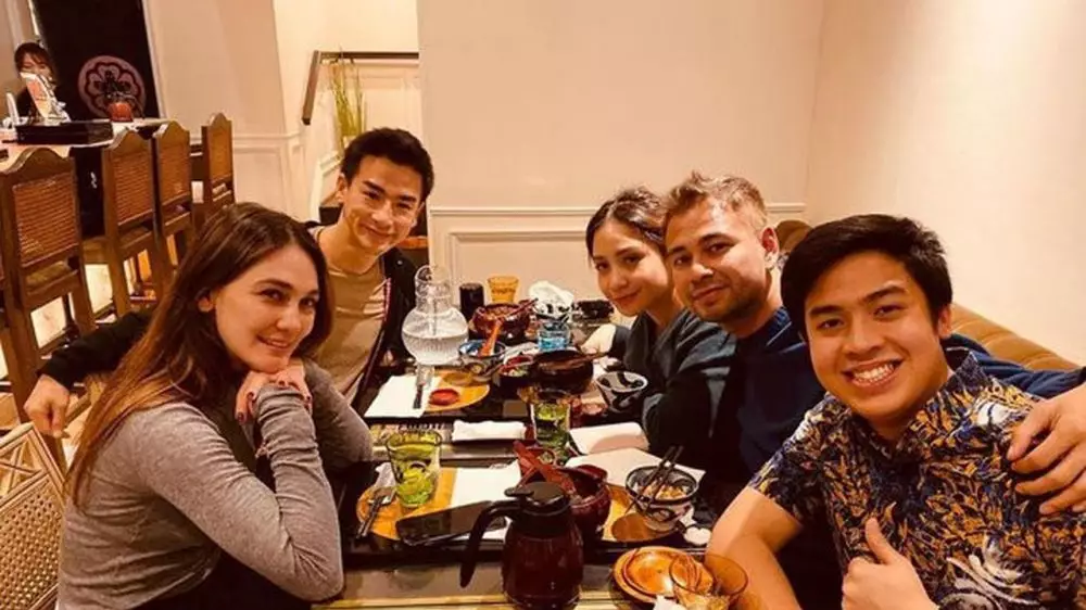 potret kedekatan jerome polin dan gigi Berbagai sumber