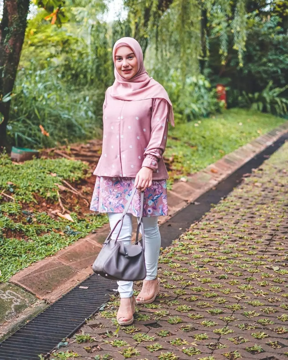 seleb ini langganan peran utama di sinetron dari berbagai sumber