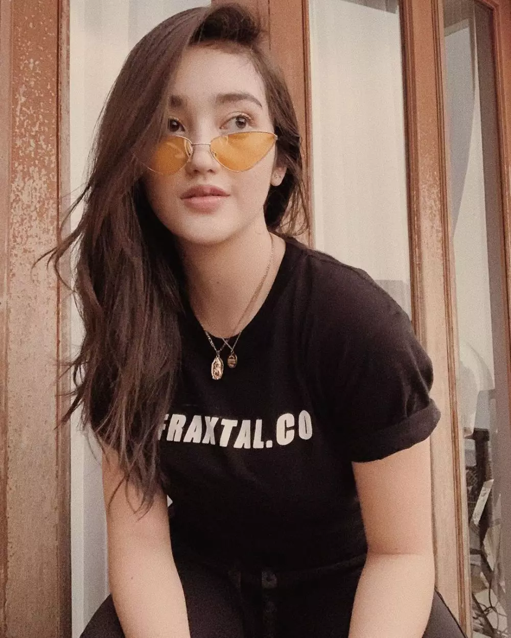 seleb ini langganan peran utama di sinetron dari berbagai sumber