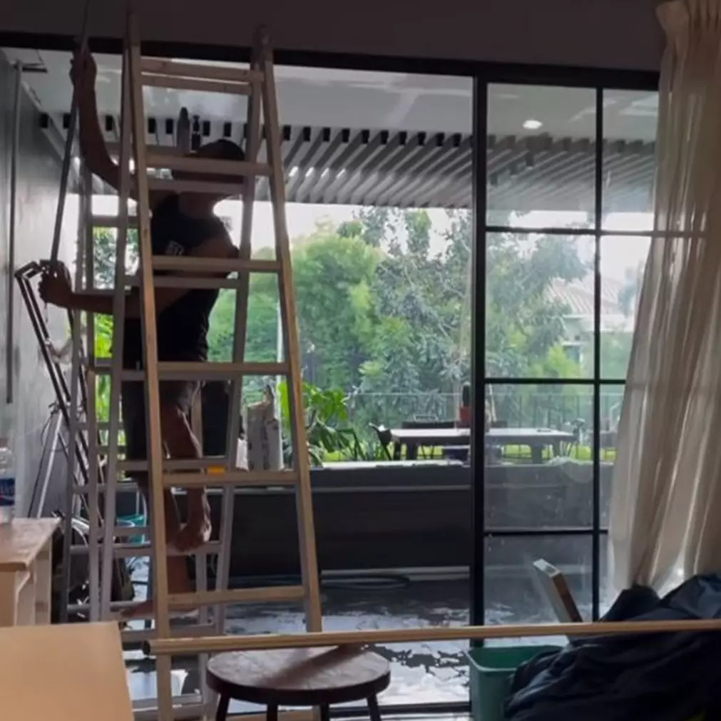 Hujan deras, ini 8 potret kondisi rumah baru Nisya Ahmad saat bocor