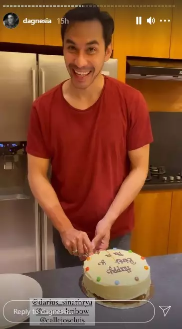 Momen ulang tahun Darius Sinathrya dari berbagai sumber Momen ulang tahun Darius Sinathrya dari berbagai sumber