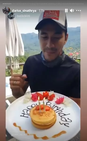 Momen ulang tahun Darius Sinathrya dari berbagai sumber Momen ulang tahun Darius Sinathrya dari berbagai sumber