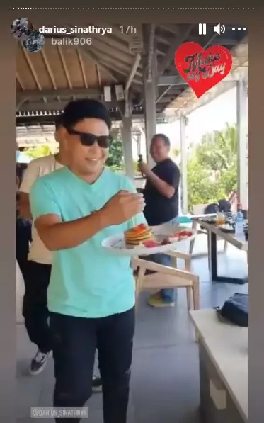 Momen ulang tahun Darius Sinathrya dari berbagai sumber Momen ulang tahun Darius Sinathrya dari berbagai sumber