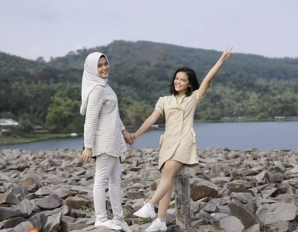 potret 9 finalis Indonesian Idol dengan keluarga dari berbagai sumber potret 9 finalis Indonesian Idol dengan keluarga dari berbagai sumber