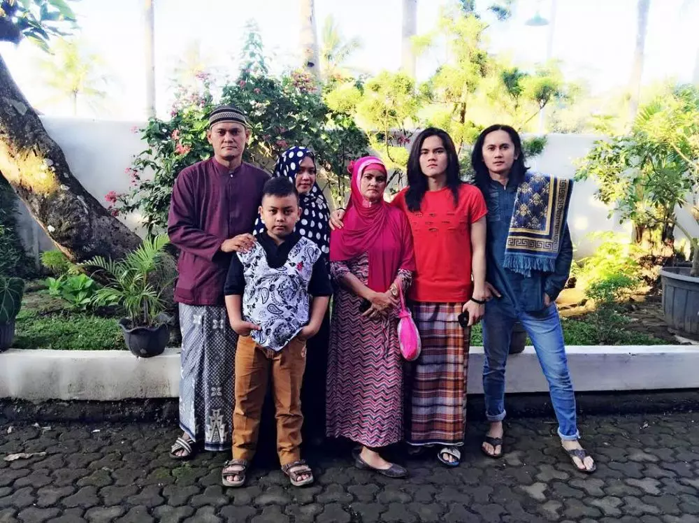 potret 9 finalis Indonesian Idol dengan keluarga dari berbagai sumber potret 9 finalis Indonesian Idol dengan keluarga dari berbagai sumber