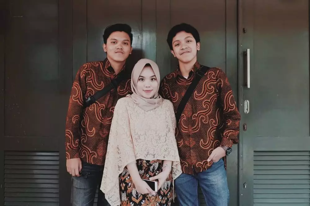 potret 9 finalis Indonesian Idol dengan keluarga dari berbagai sumber potret 9 finalis Indonesian Idol dengan keluarga dari berbagai sumber