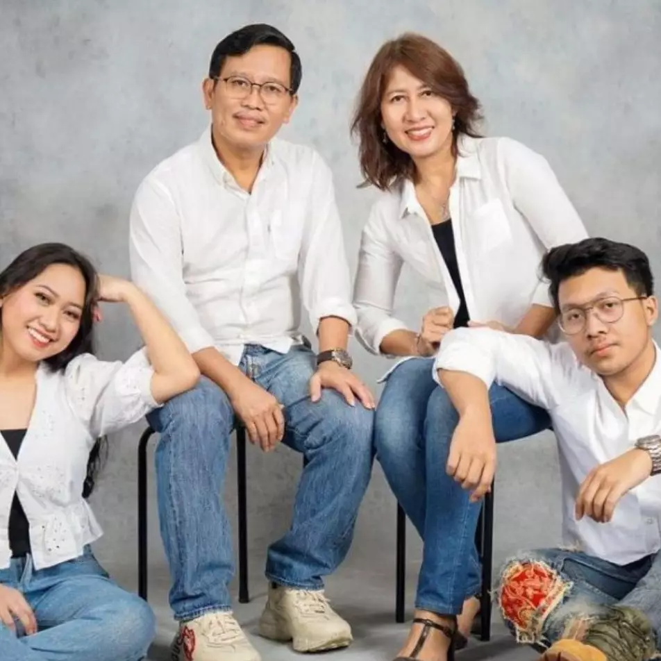 Jarang tersorot, ini potret 9 finalis Indonesian Idol dengan keluarga