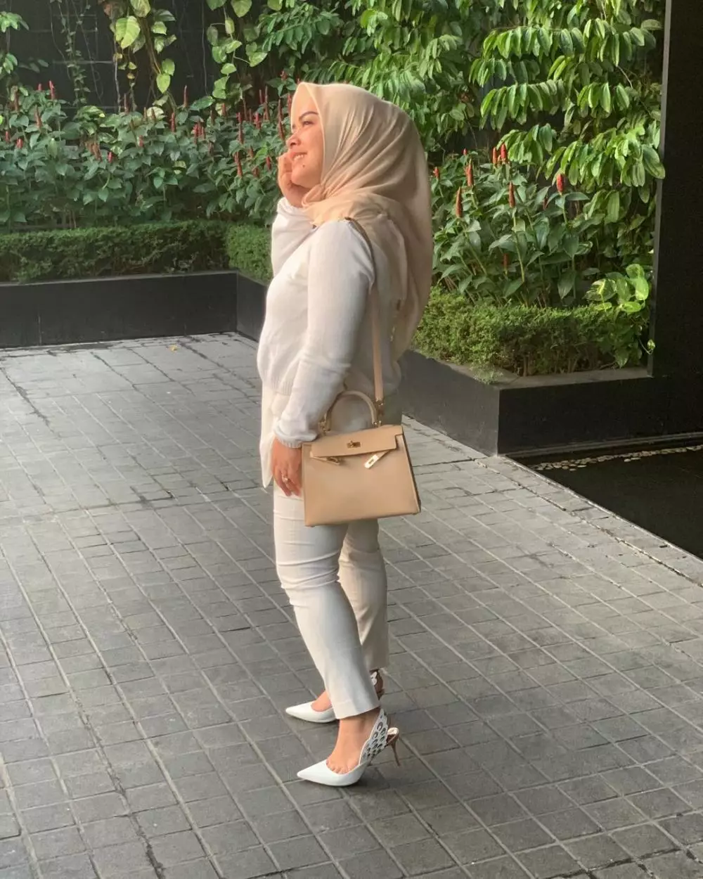 beda gaya Syahrini dan Aisyahrani Instagram © 2021 brilio.net beda gaya Syahrini dan Aisyahrani Instagram © 2021 brilio.net