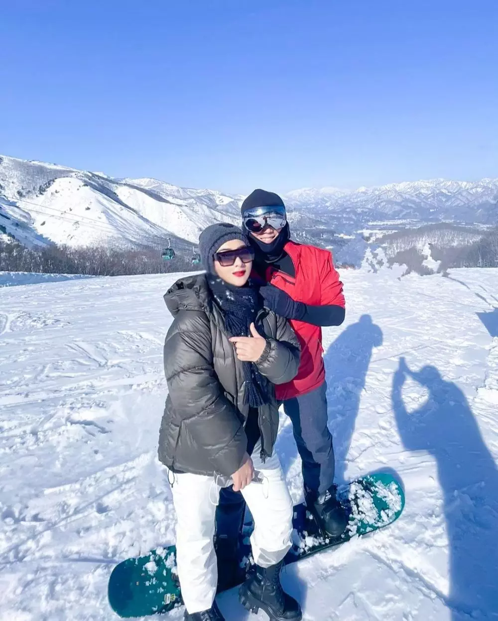 beda gaya Syahrini dan Aisyahrani  © 2021 brilio.net beda gaya Syahrini dan Aisyahrani  © 2021 brilio.net