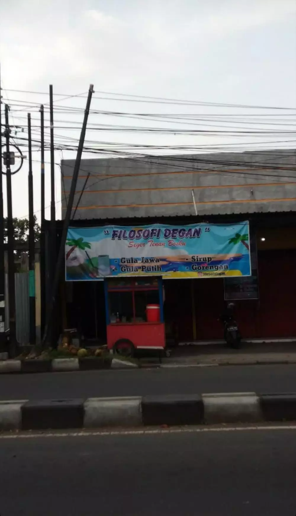 Nama warung dengan kearifan lokal © berbagai sumber