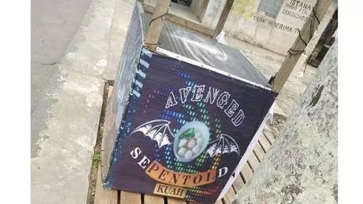 Nama warung dengan kearifan lokal © berbagai sumber