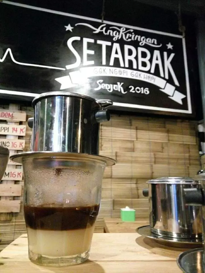 Nama warung dengan kearifan lokal © berbagai sumber