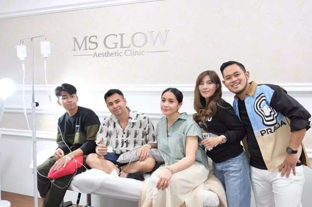 Raffi Ahmad jalani infus kromosom © berbagai sumber Raffi Ahmad jalani infus kromosom © berbagai sumber