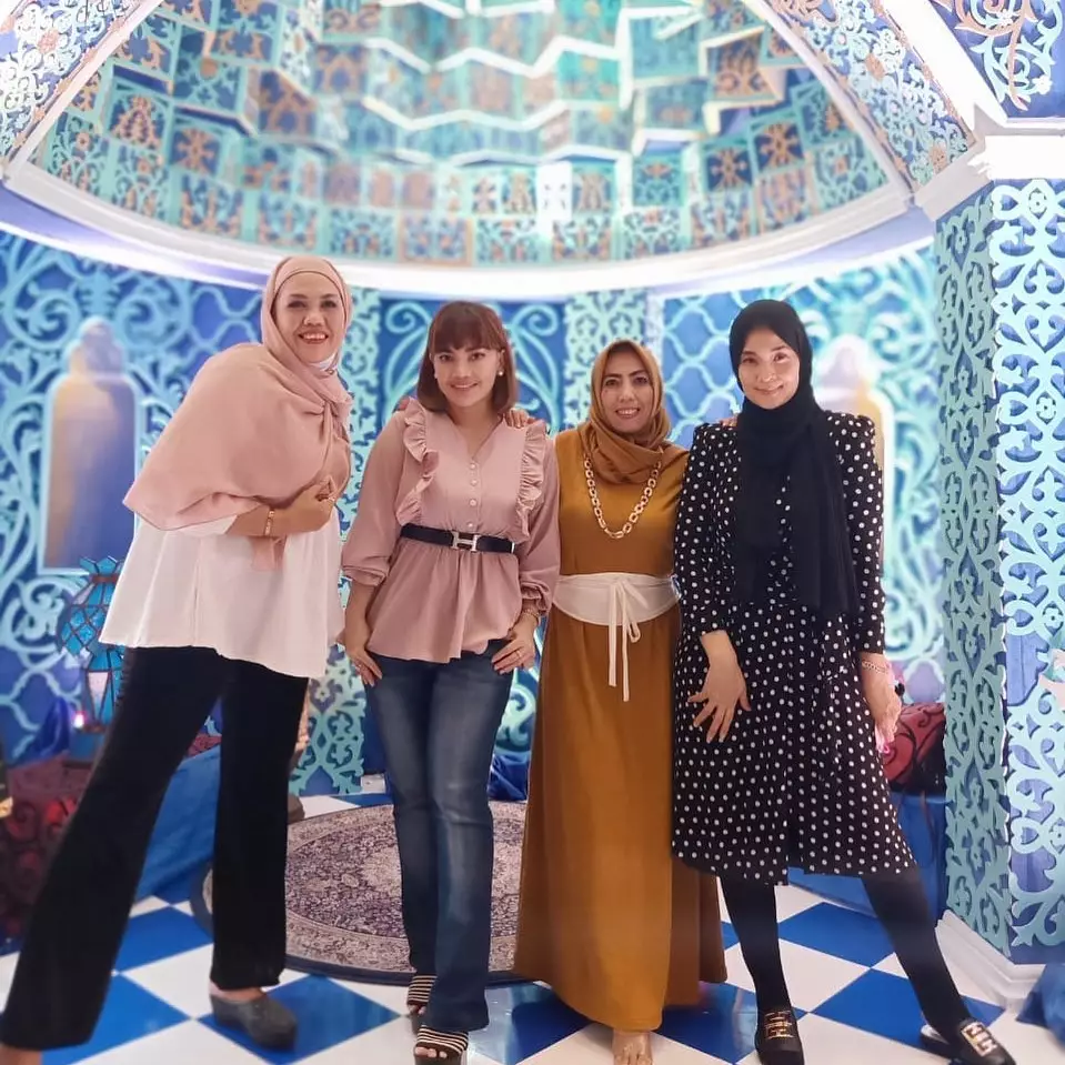 persahabatan elly dan irma © Instagram