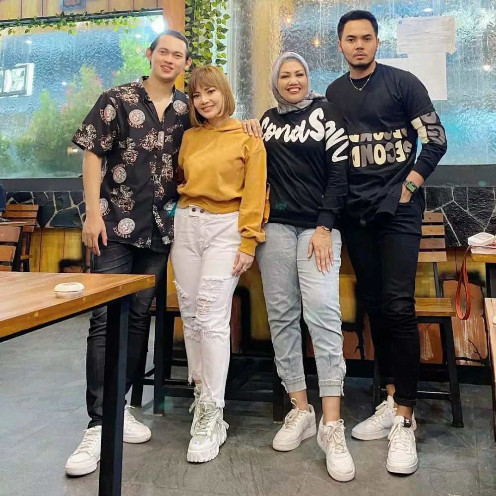 persahabatan elly dan irma © Instagram